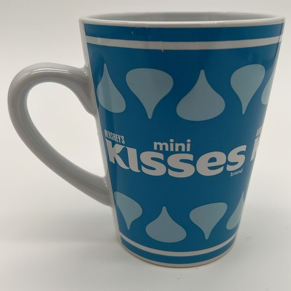 Hershey's Collectible Mini Kisses Blue/White
Mug from Galerie - Picture 4 of 10